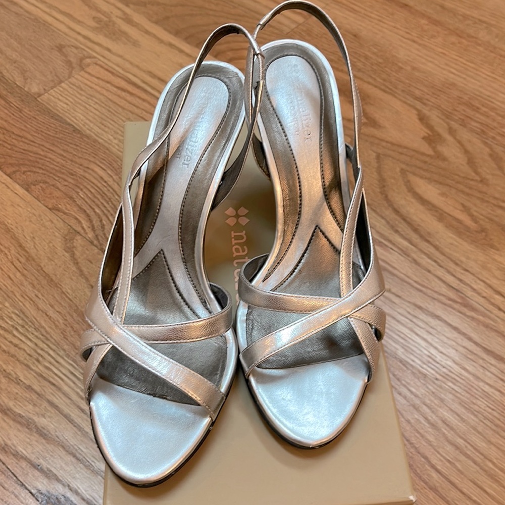 Naturalizer Silver Strappy Sandals Size 10 Leather Slingback Heels